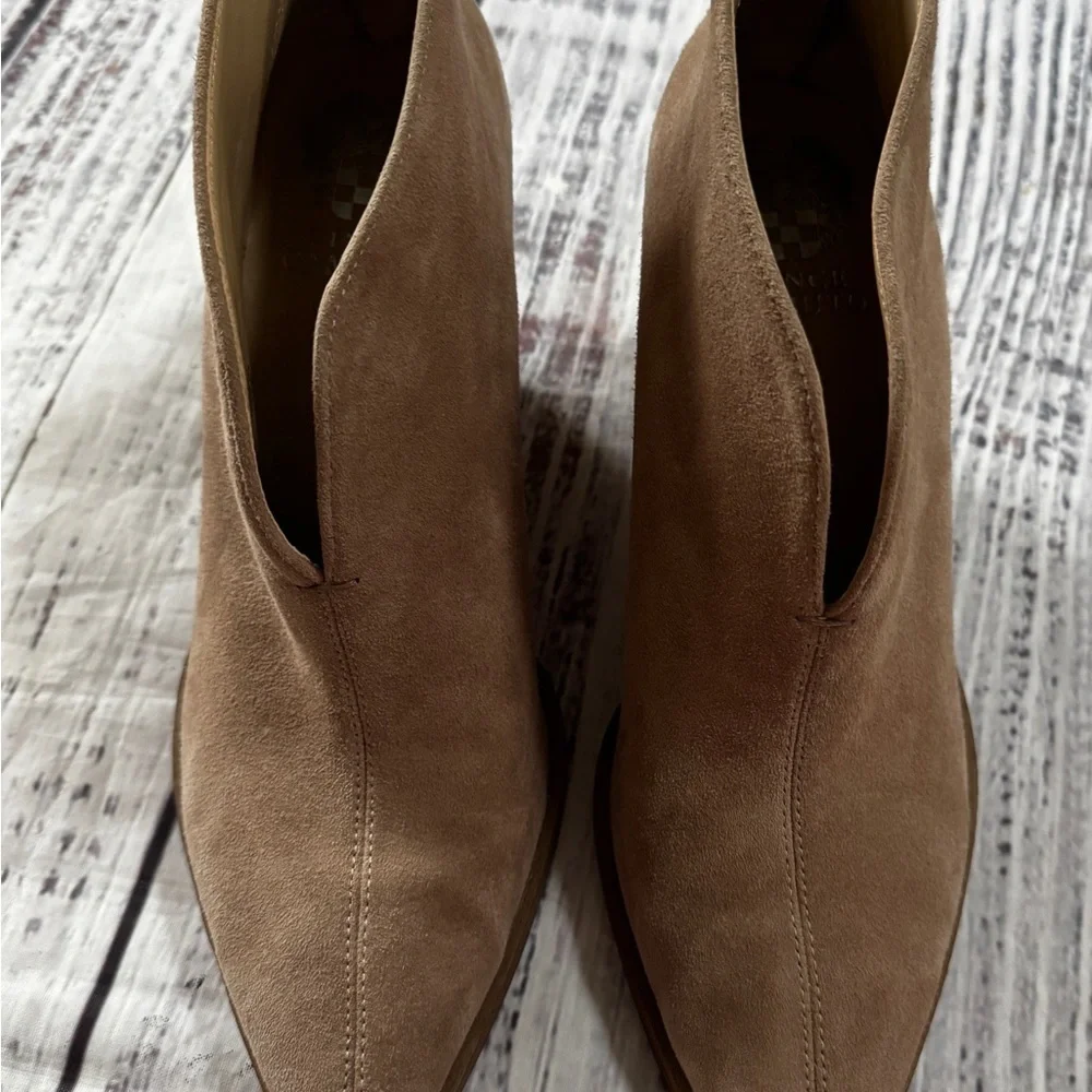 Vince Camuto Ginsel Suede Booties Taupe 8 M EUC
